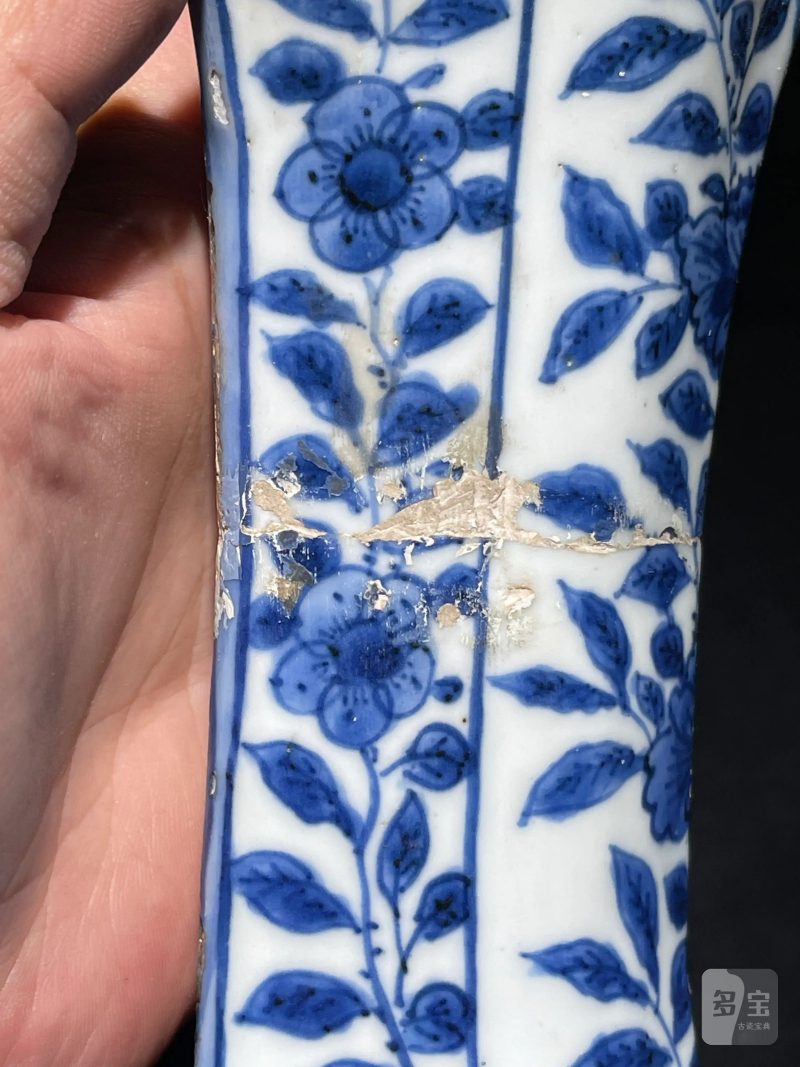 明万历 青花花卉纹大壁瓶 - 图14